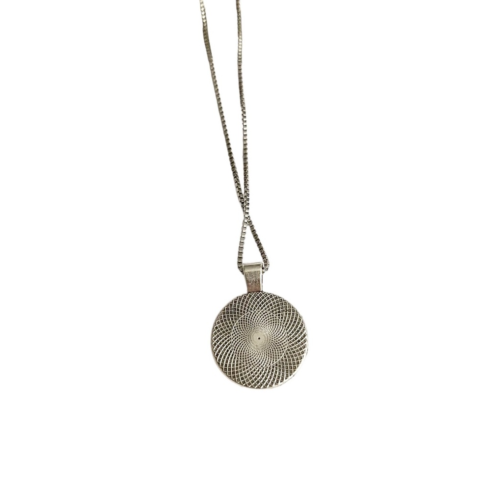 Authentic Designer Button Charm On A Chain - Picture 4 of 5